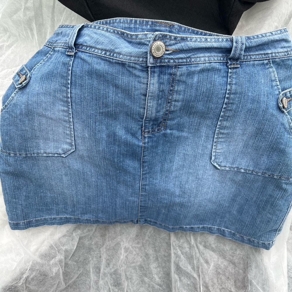 16W (plz see my upper class 14W in listings if not a 16)Stylish Blue Denim Skirt